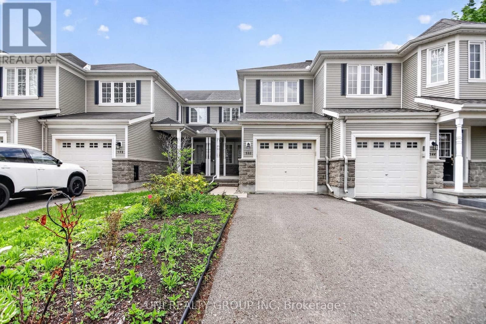 546 Ashbourne Crescent