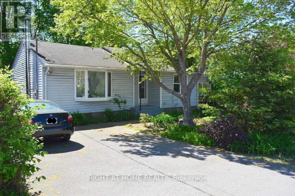 200 Woodroffe Avenue