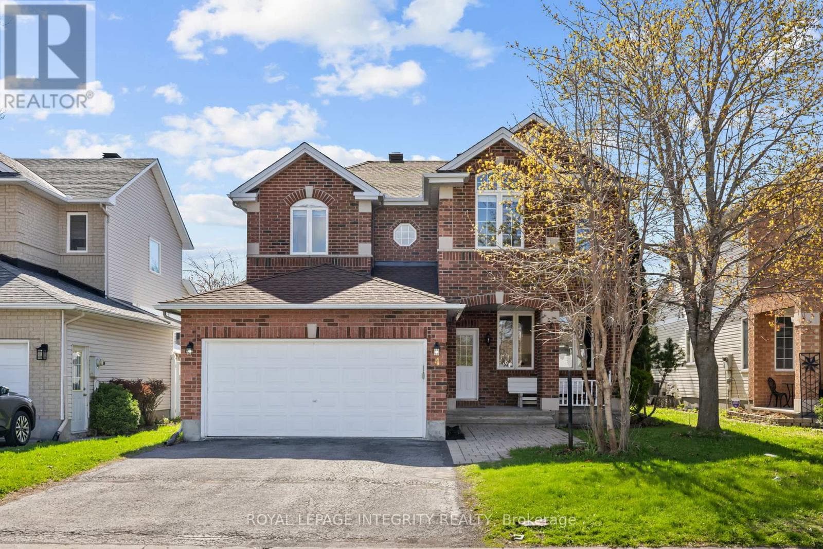 4 Tamarack Place N