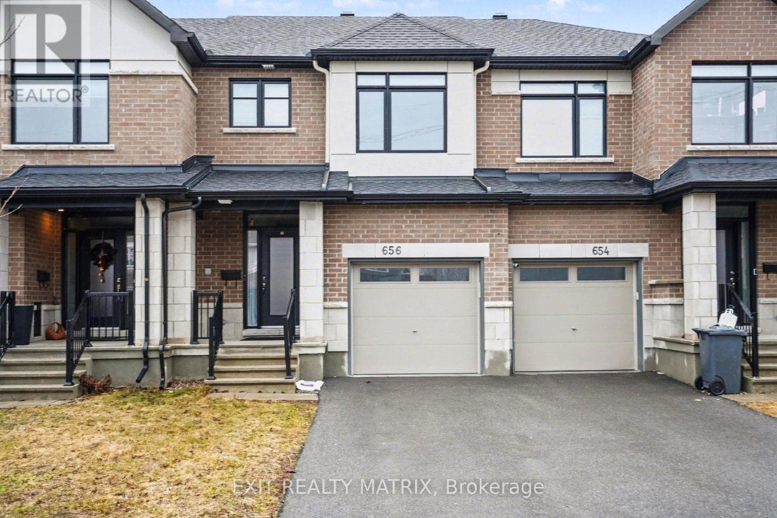 656 Putney Crescent W