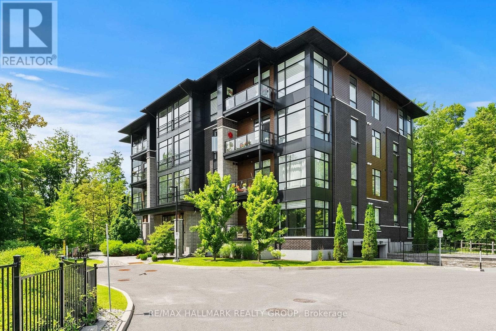 101 - 120 Cortile Private