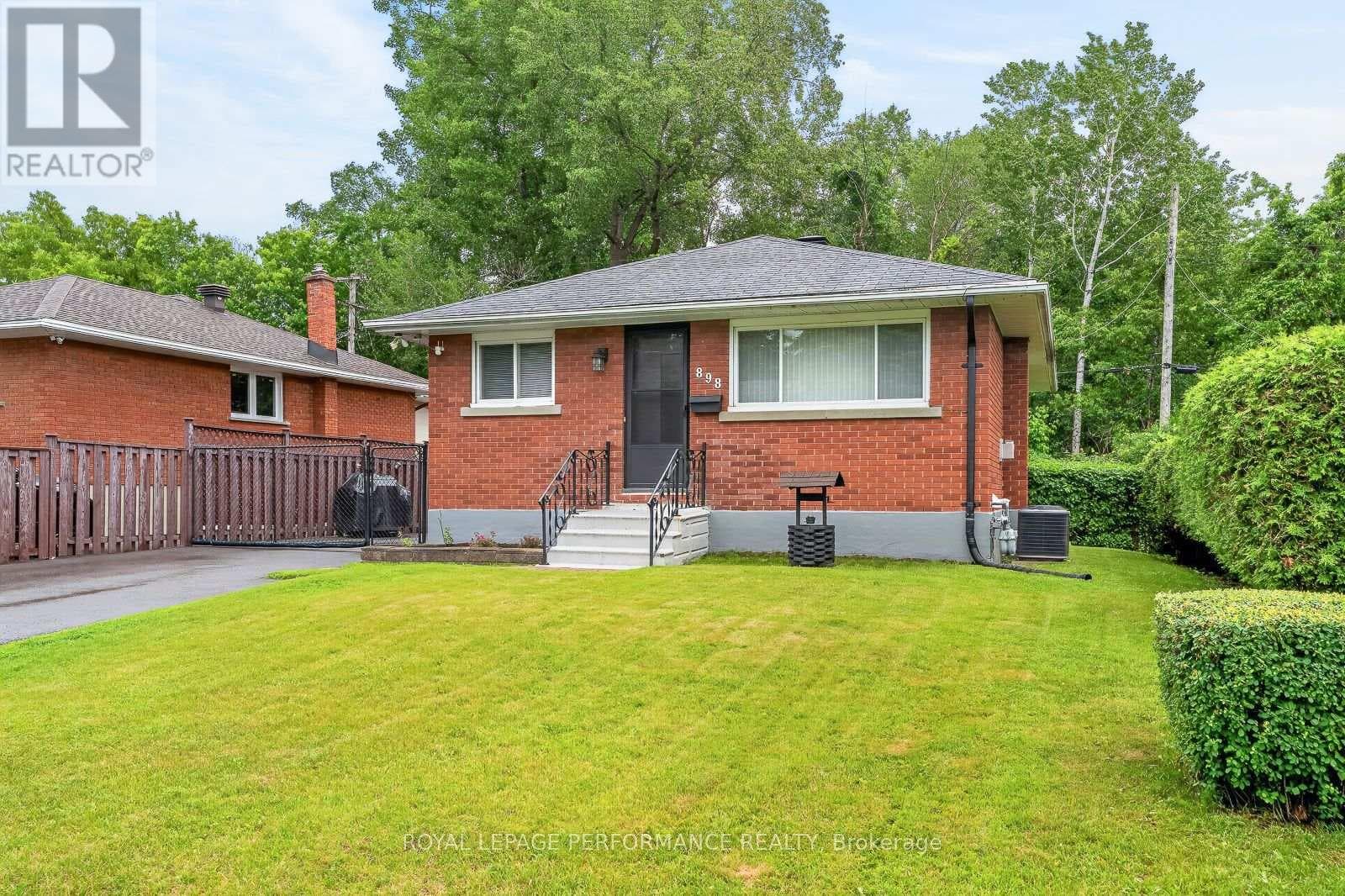 898 Charleswood Avenue