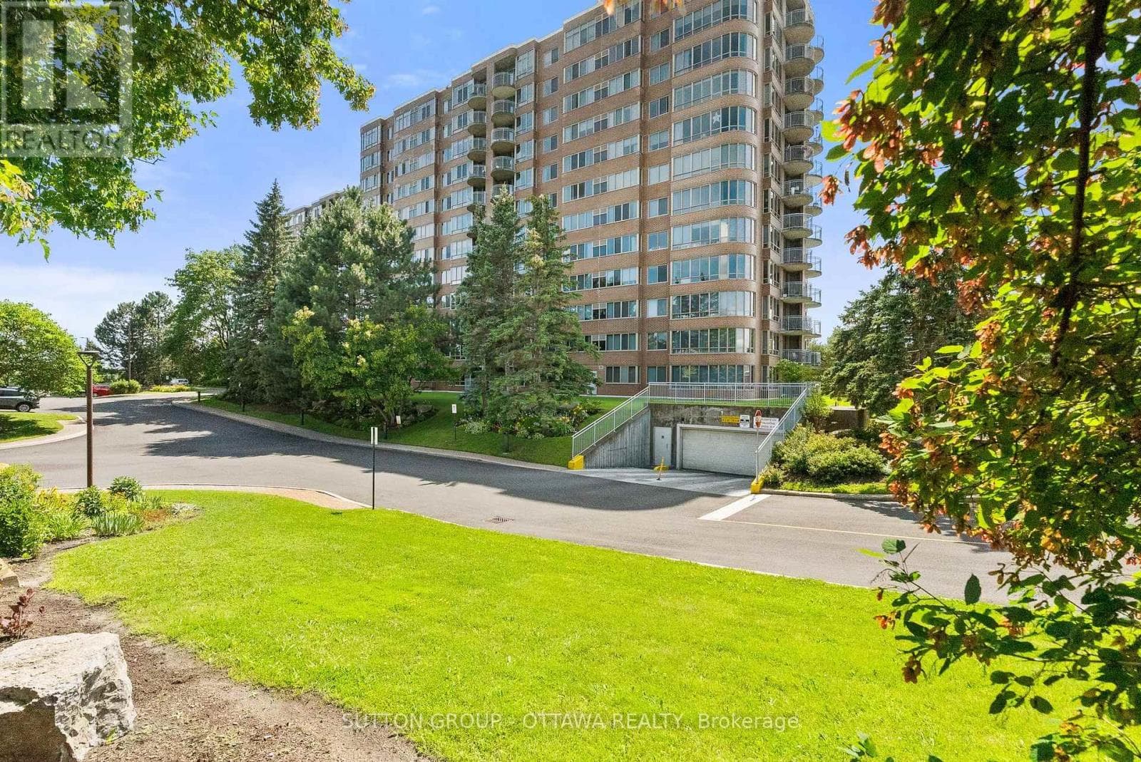 917 - 100 Grant Carman Drive