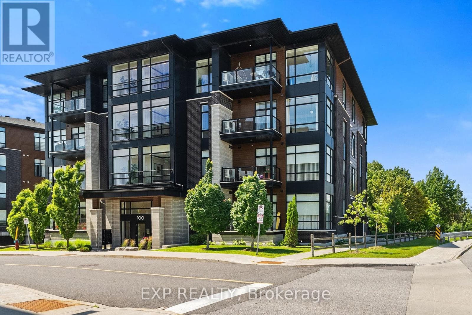 301 - 100 Cortile Private