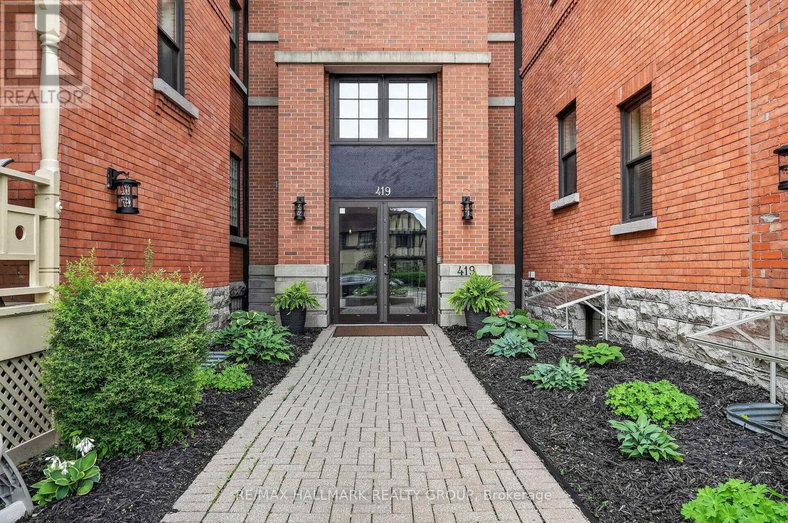 101 - 419 Laurier Avenue E
