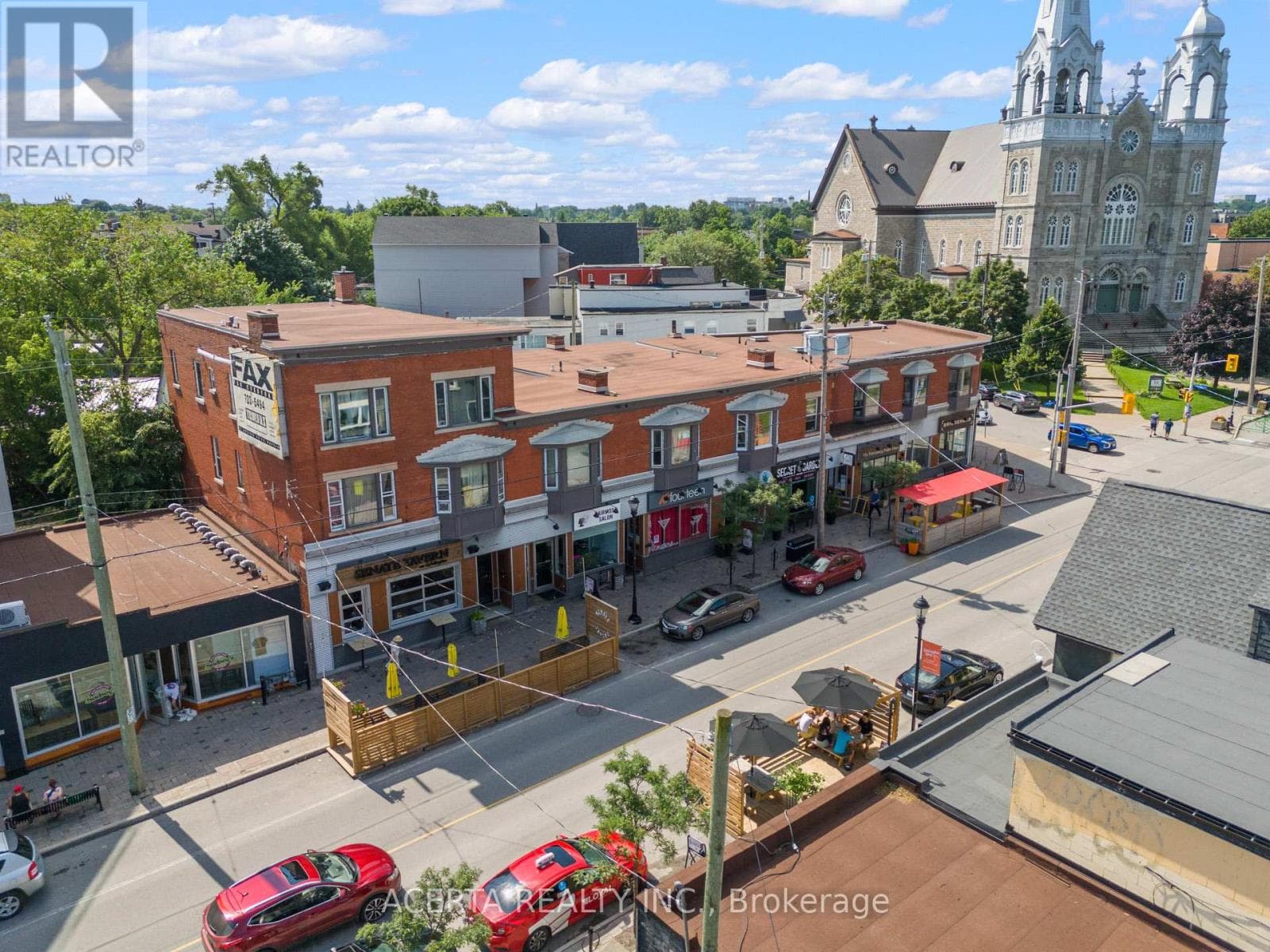 1008 Wellington Street W