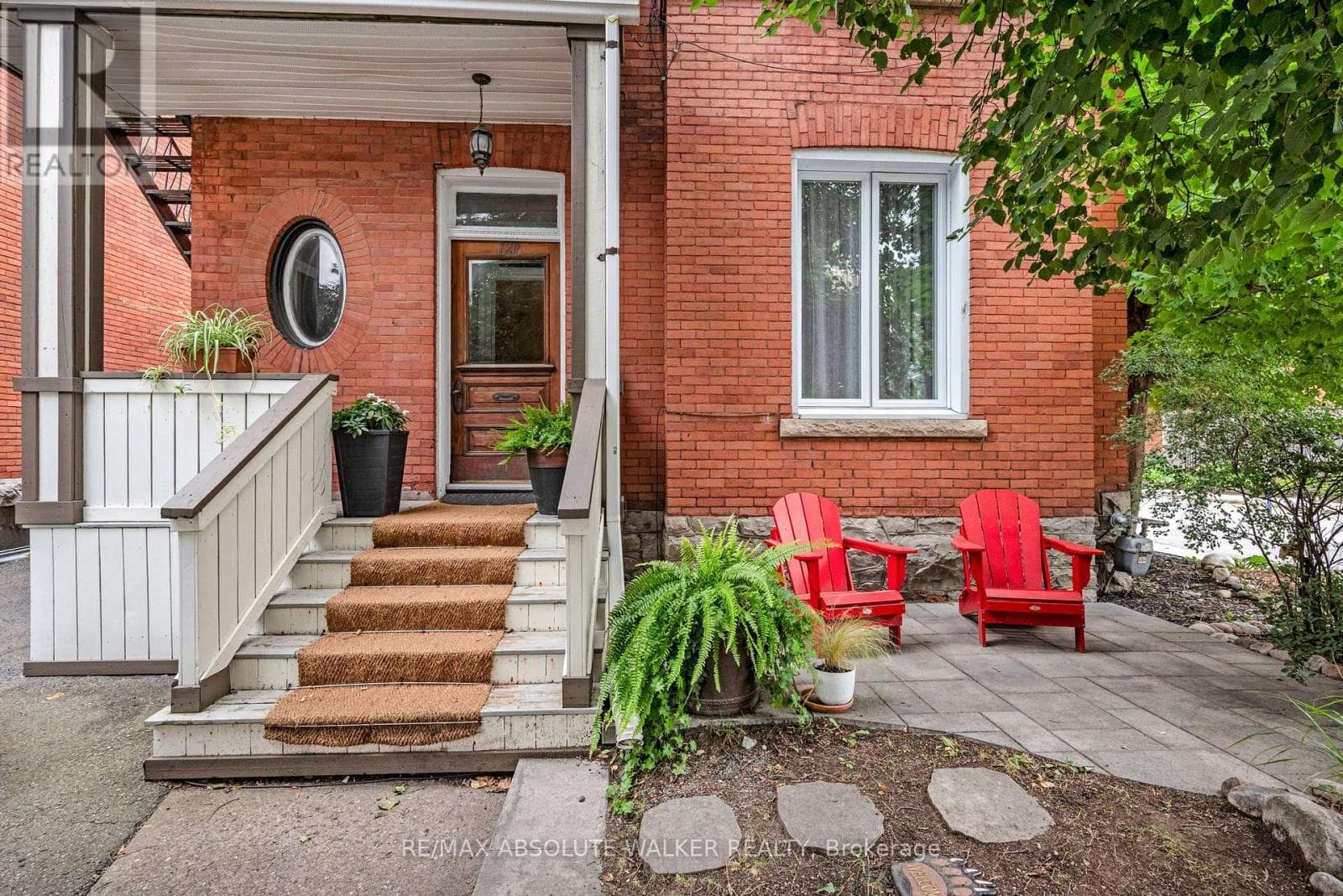 120 Strathcona Avenue