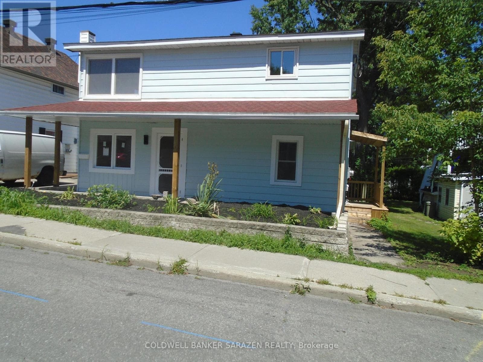 383 Montfort Street N