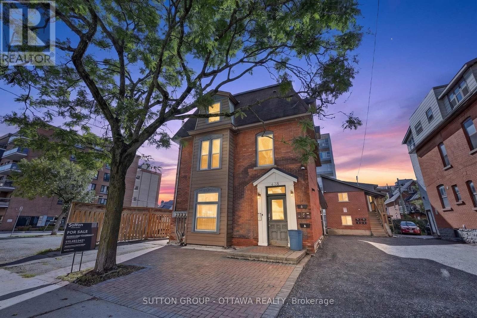 438 Lewis Street