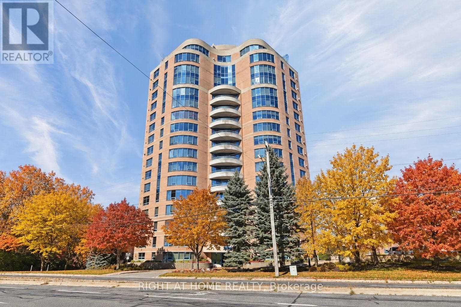 302 - 3105 Carling Avenue