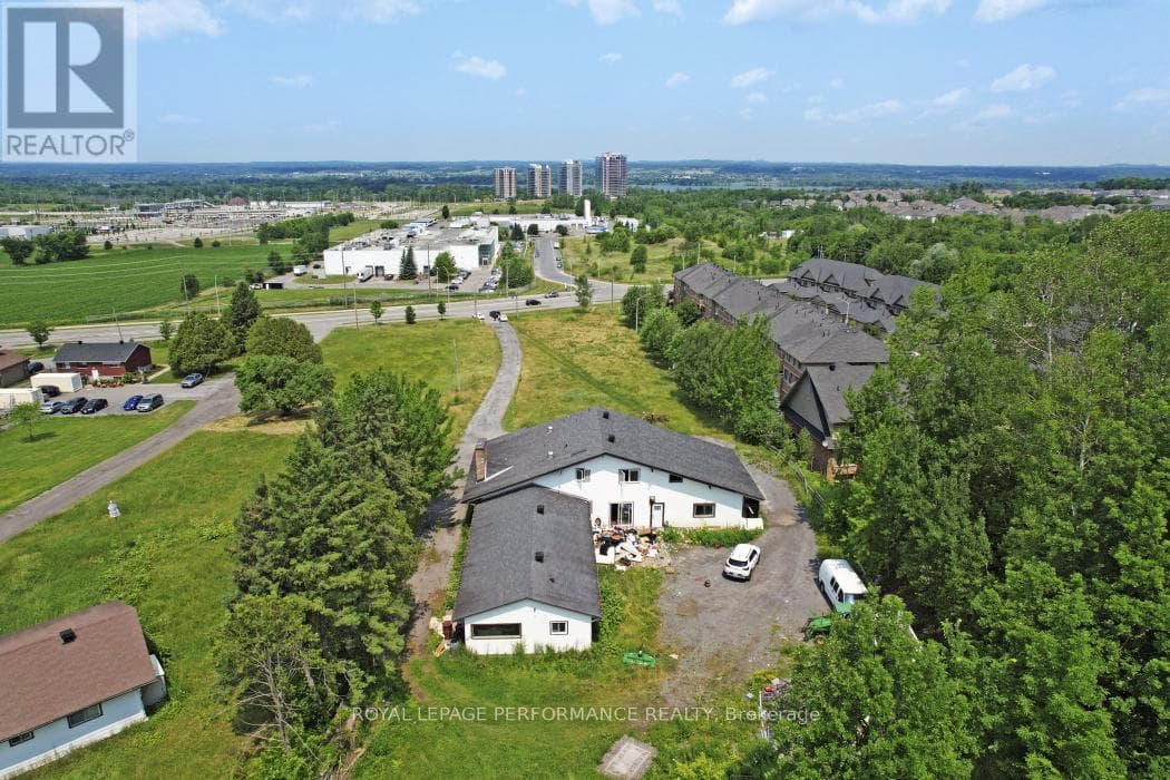 1016 Old Montreal Road