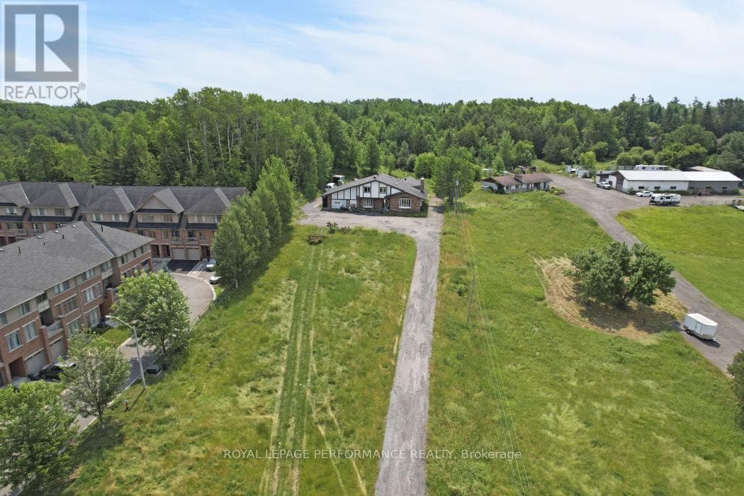 1016 Old Montreal Road