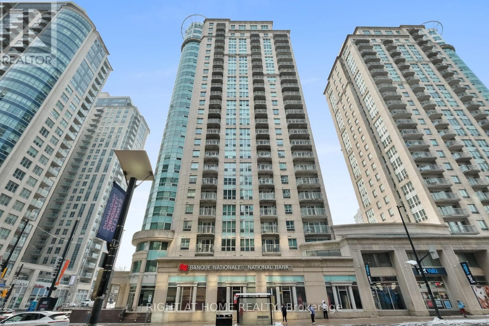 2302 - 234 Rideau Street
