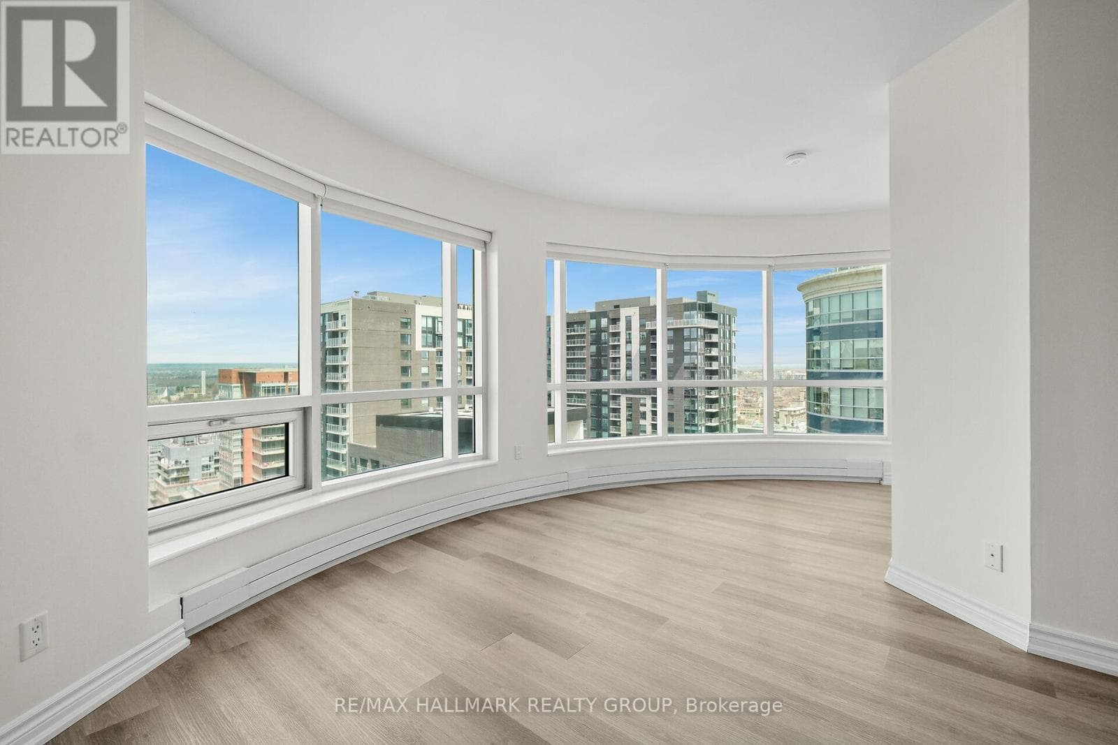 2404 - 234 Rideau Street