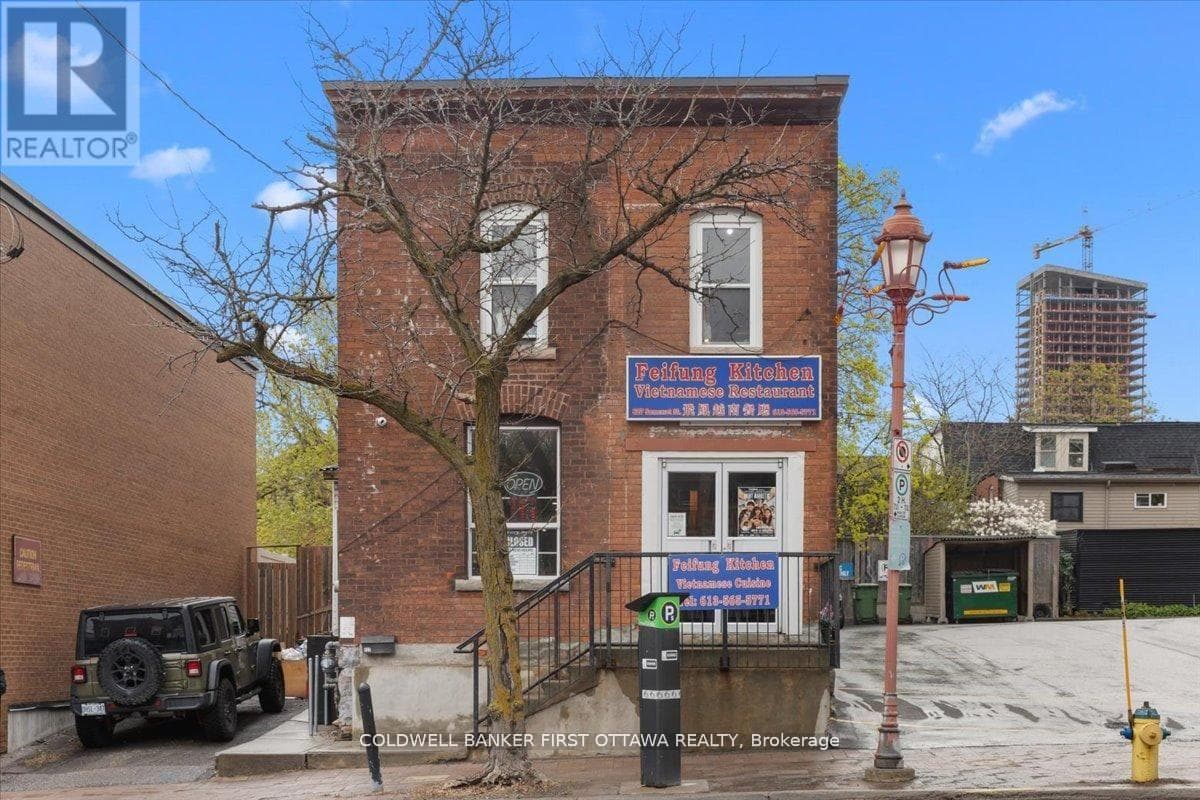 827 Somerset Street W