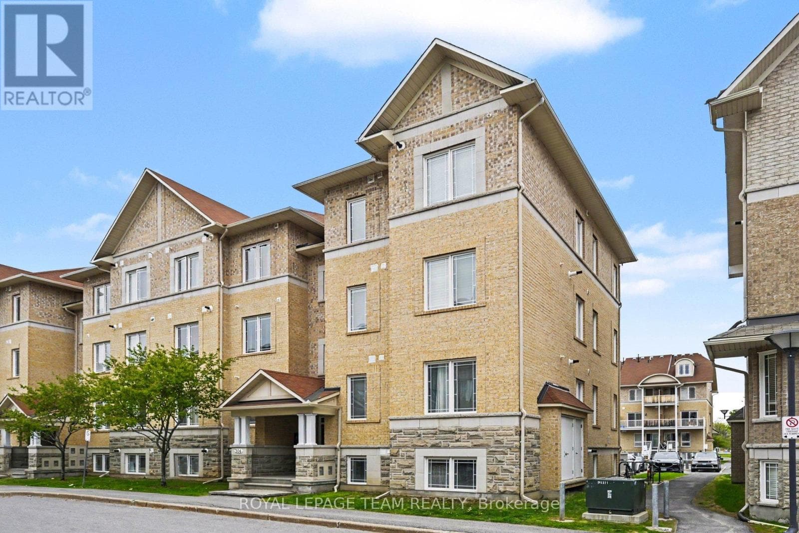 1 - 304 Paseo Private