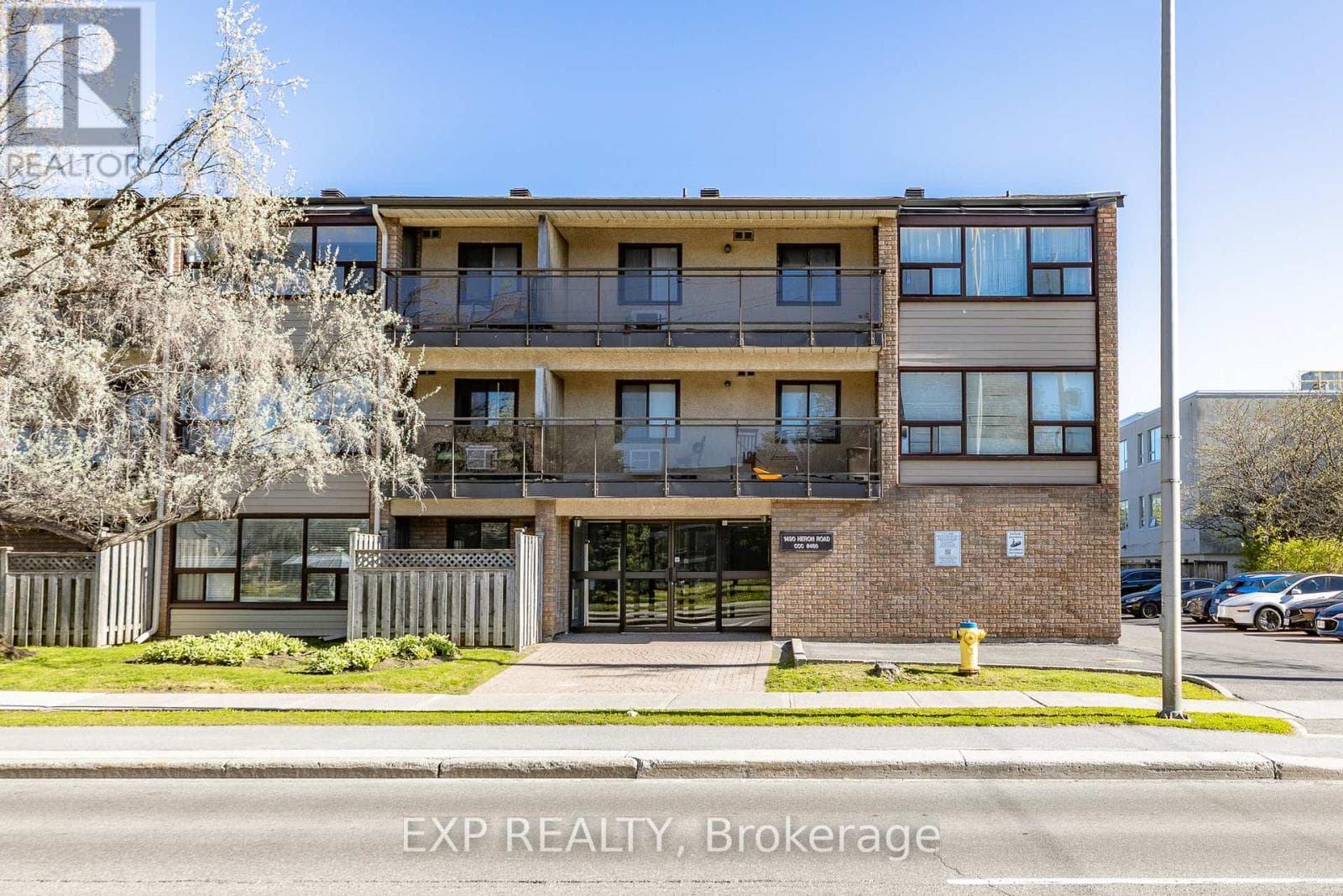 305 - 1490 Heron Road