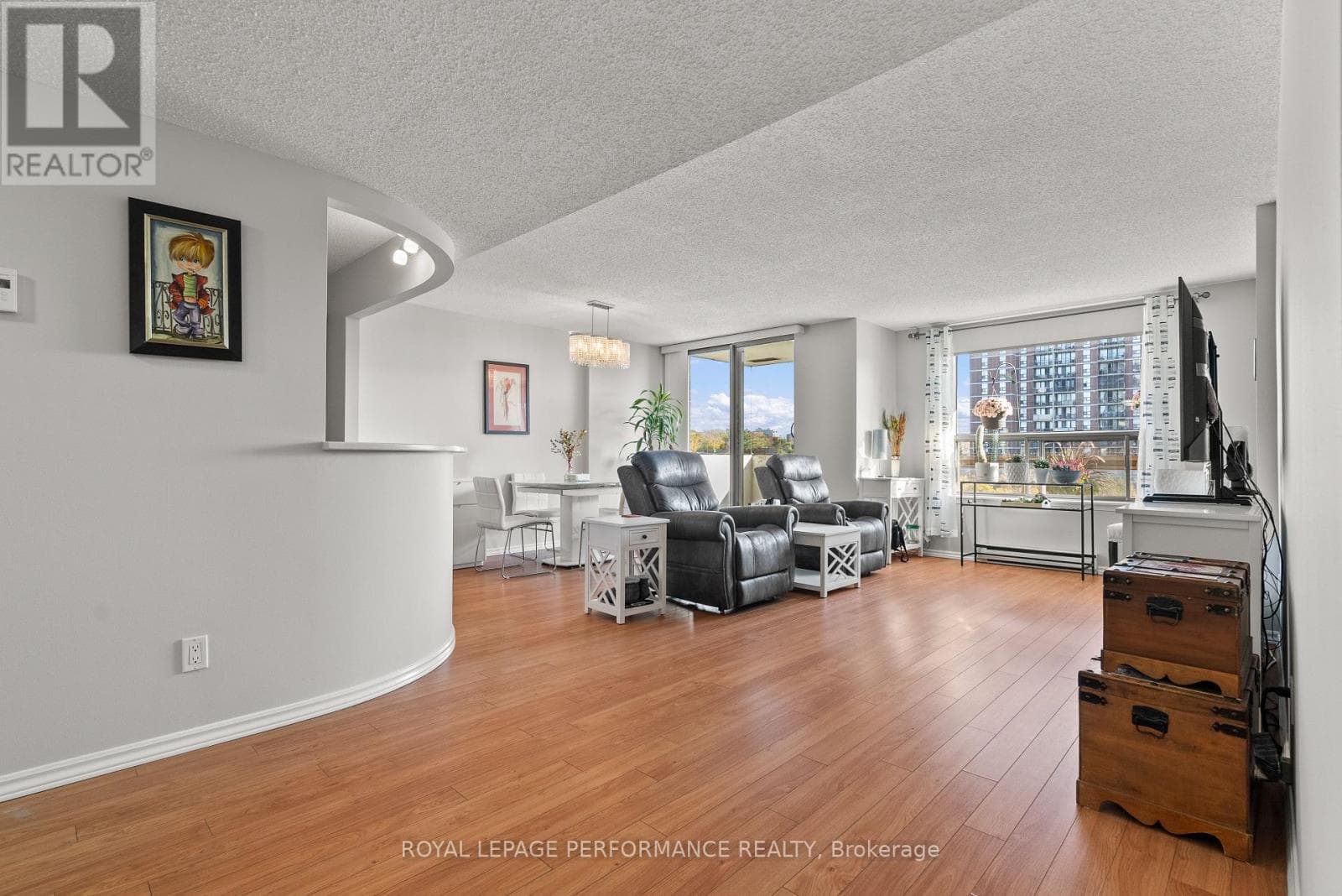 Unit #407 - 200 Lafontaine Avenue