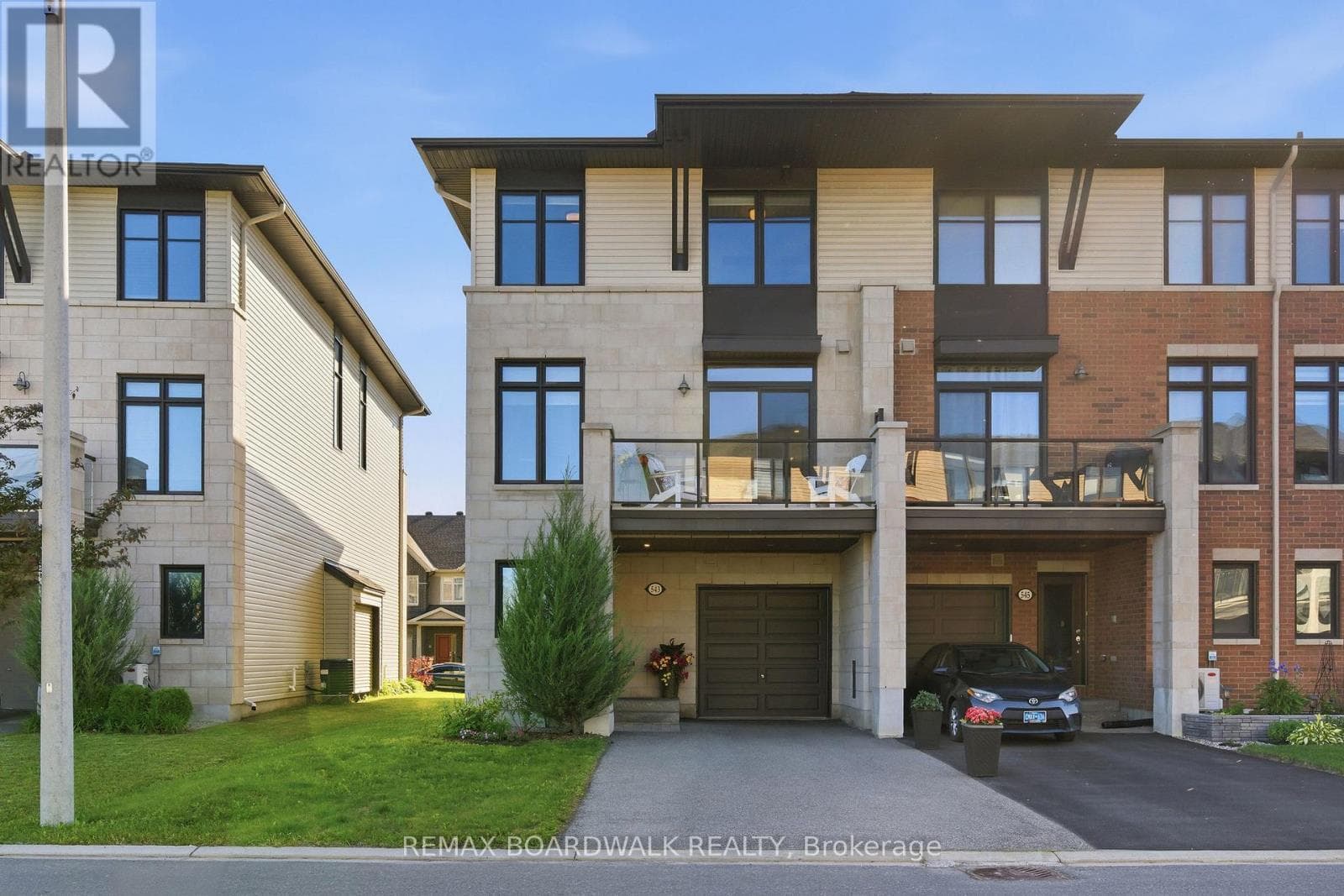 543 Labrador Crescent