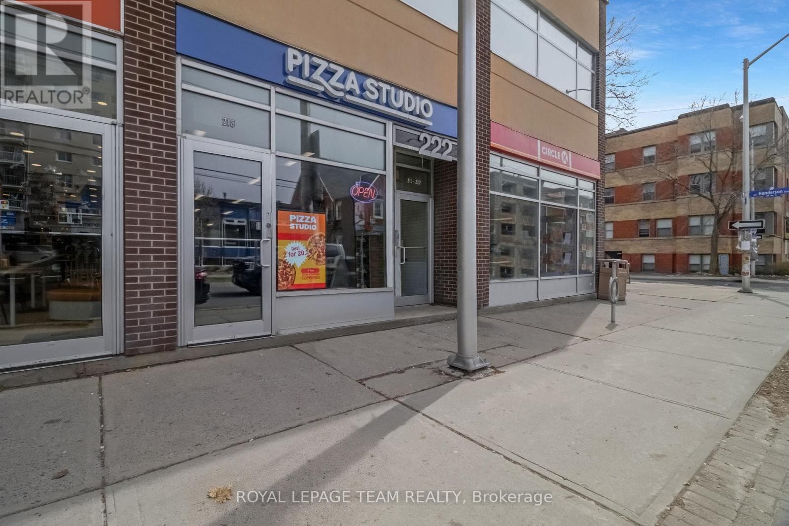 218 Laurier Avenue E