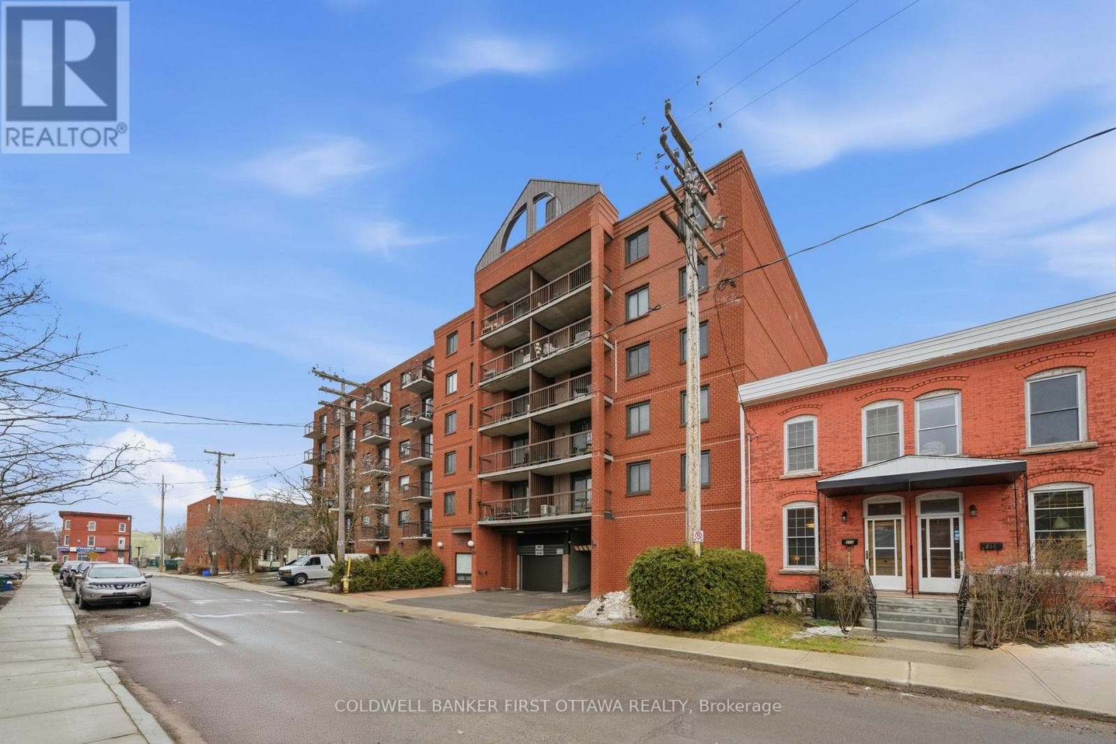 402 - 222 Guigues Avenue