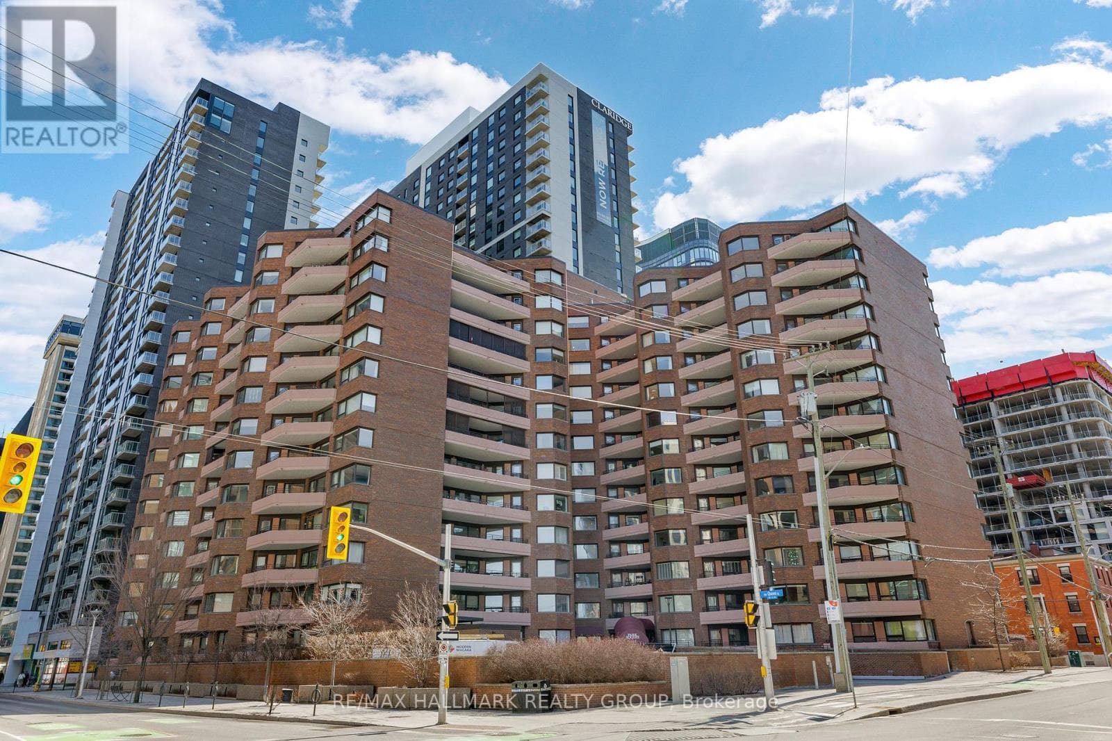 810 - 151 Bay Street