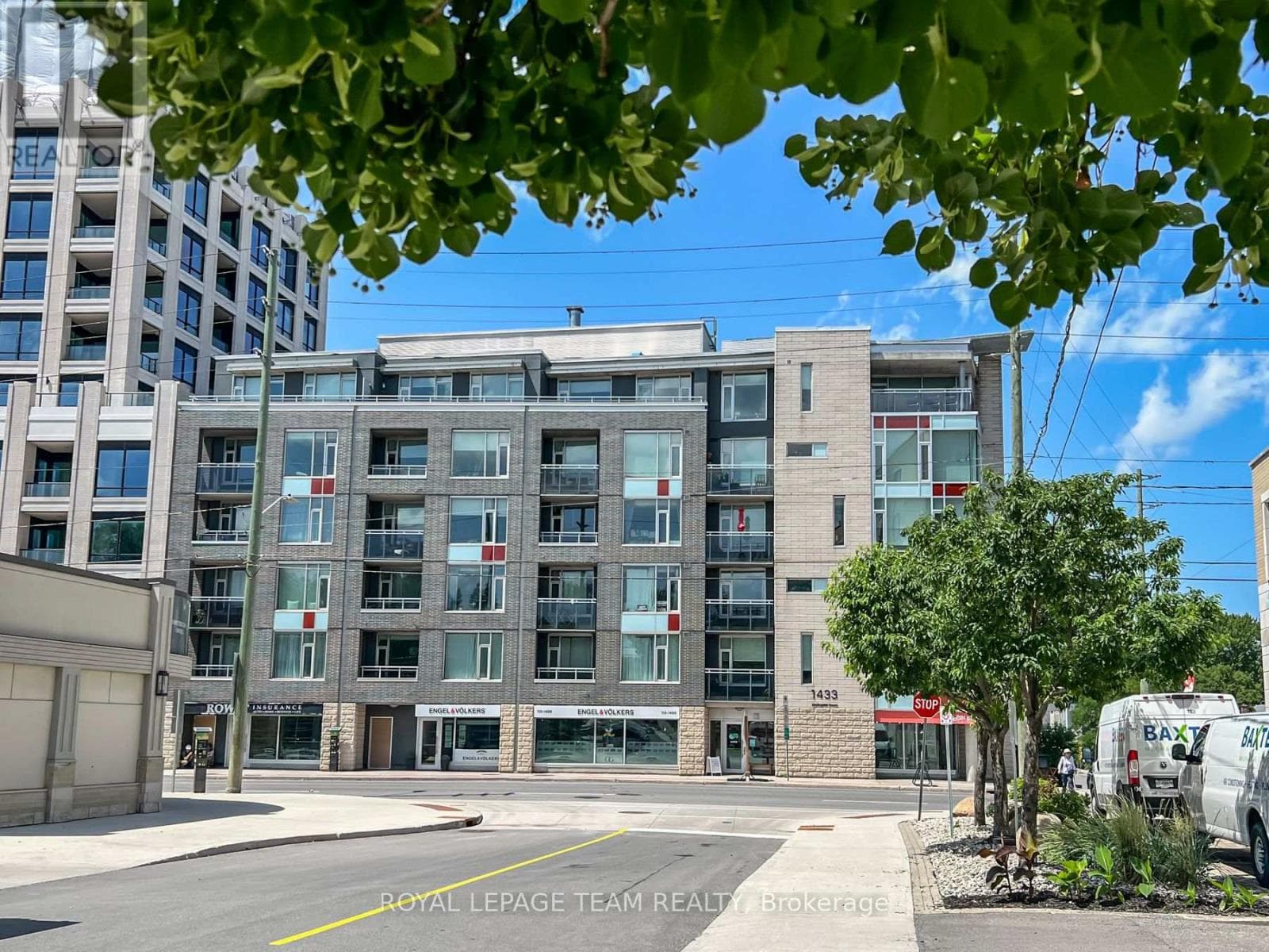 302 - 1433 Wellington Street W