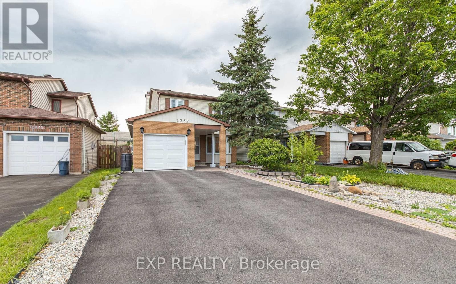1237 Cedarcroft Crescent