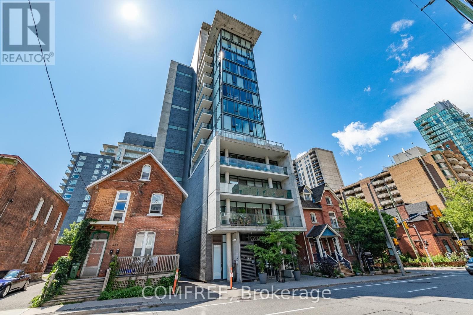402 - 224 Lyon Street N