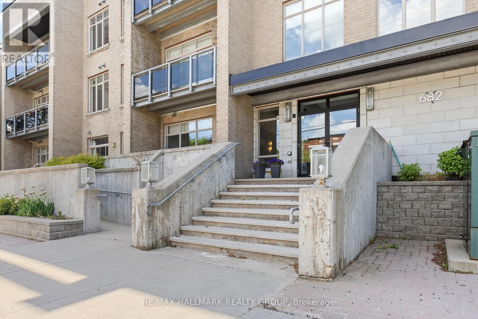 311 - 682 Churchill Avenue N