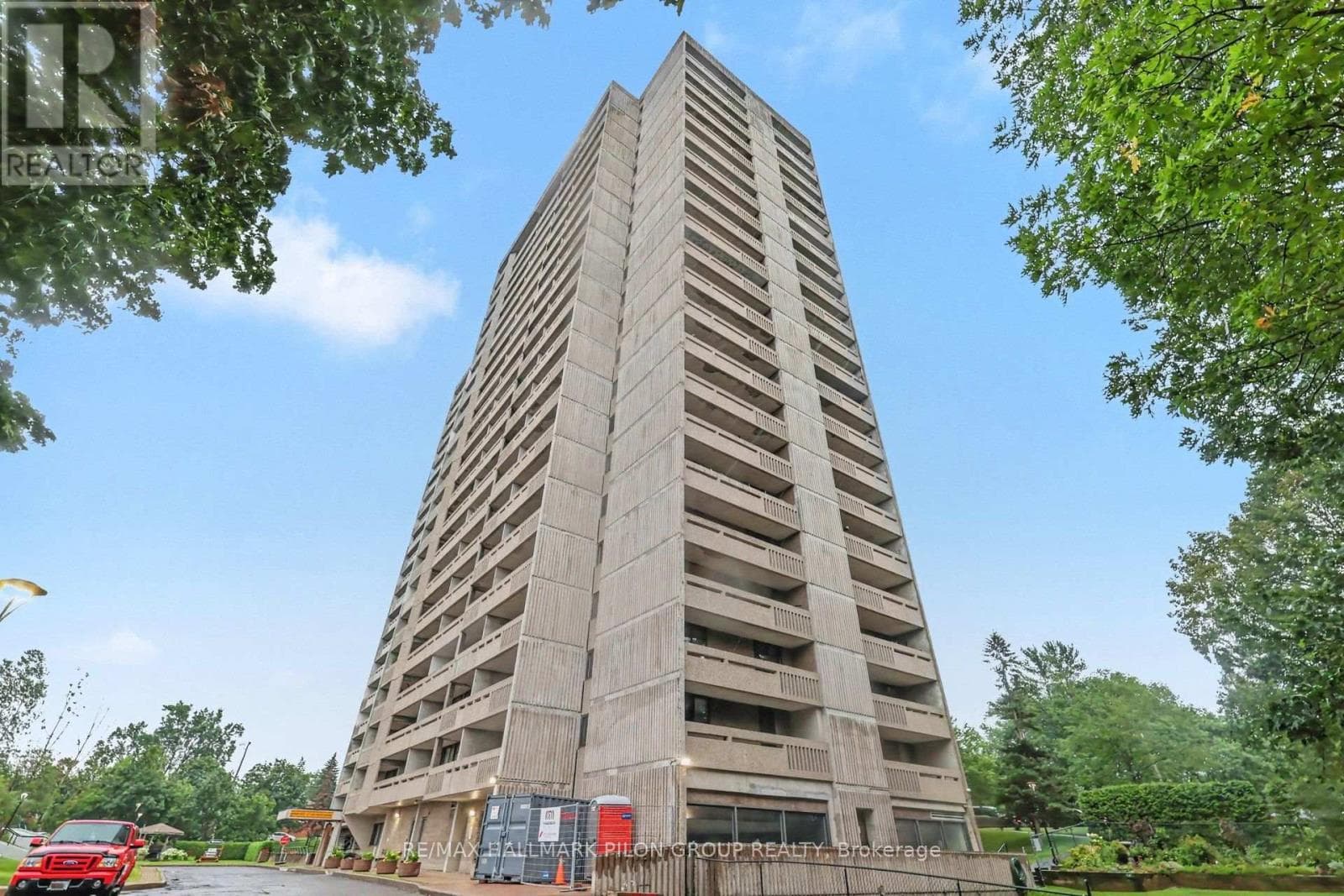 1305 - 415 Greenview Avenue