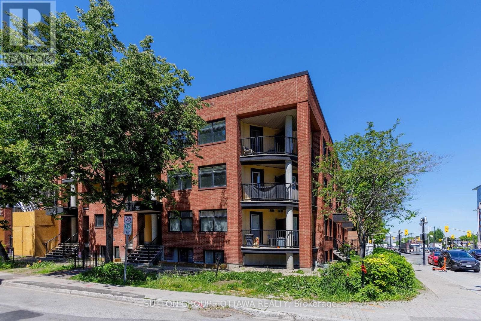 10 - 255 Clarence Street