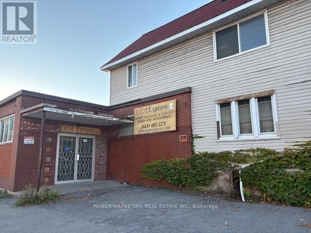 566 Bay Street