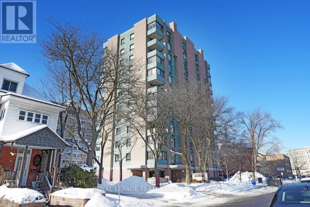 1004 - 40 Arthur Street E