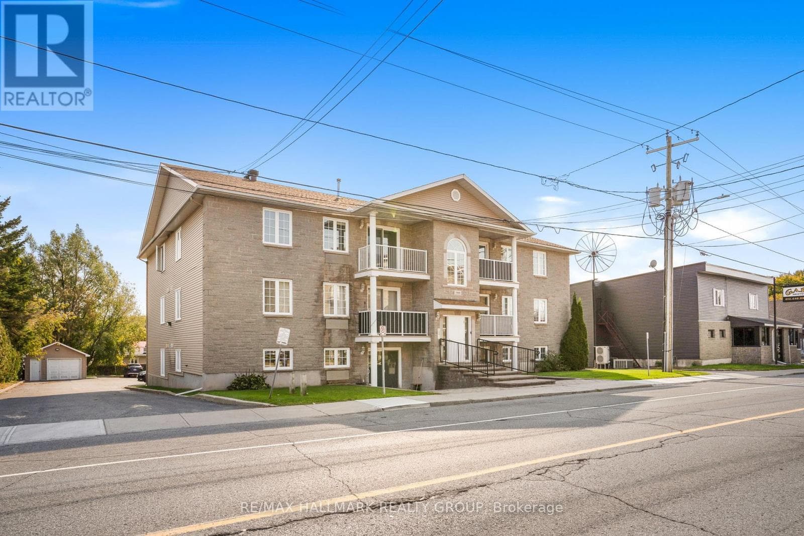 302 - 1005 Laurier Street