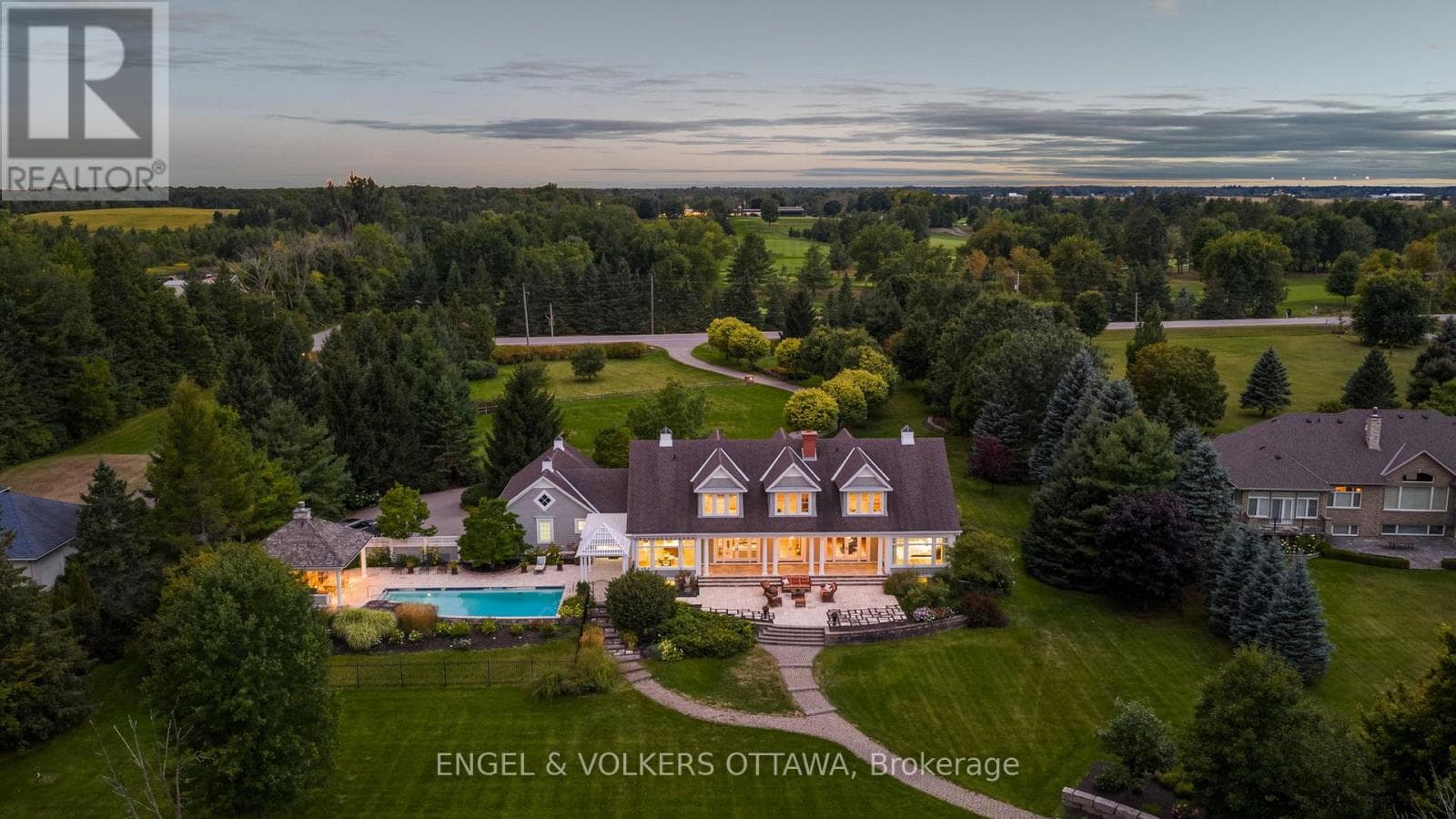 6029 Rideau Valley Drive N