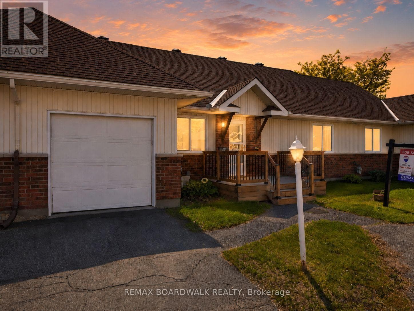 206 Oak Leaf Private