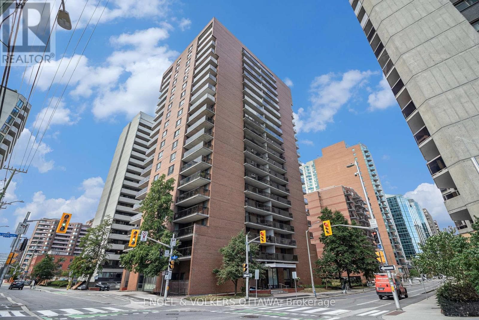 907 - 475 Laurier Avenue W