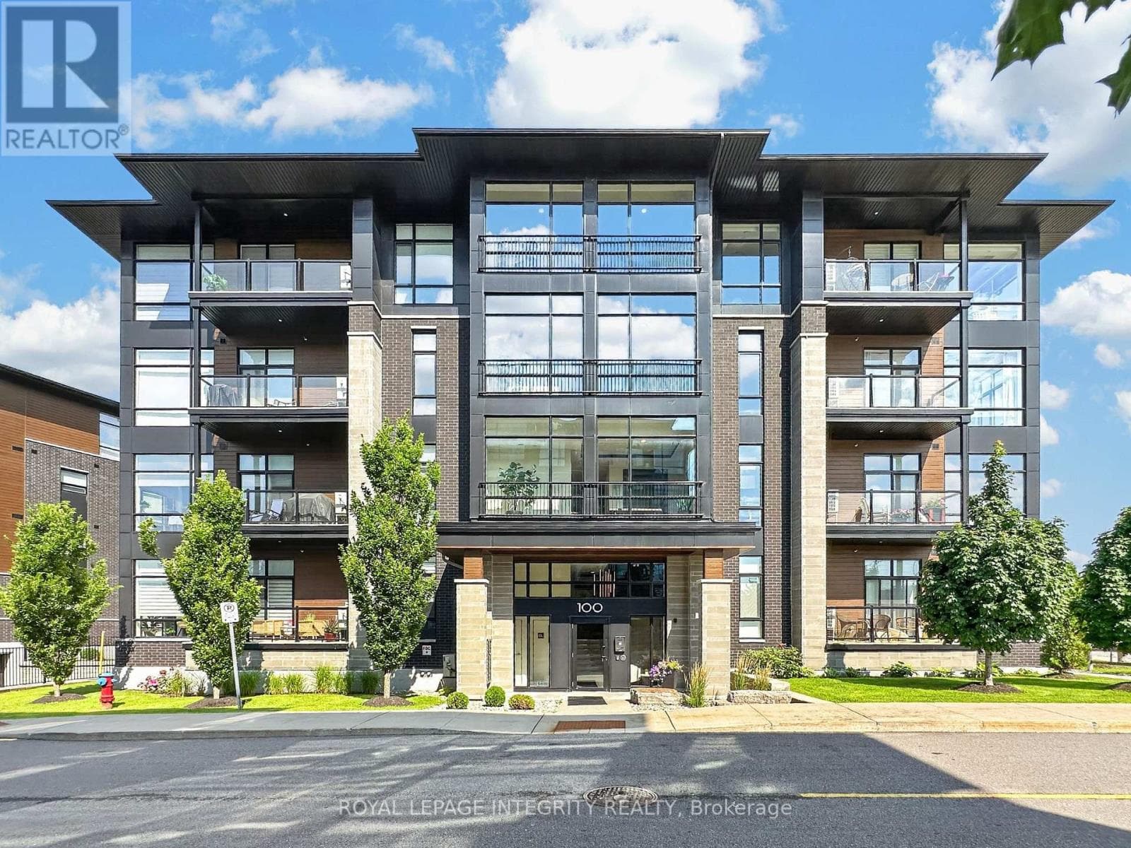 303 - 100 Cortile Private