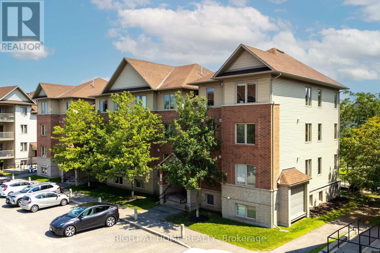 8 - 585 Stonefield Private