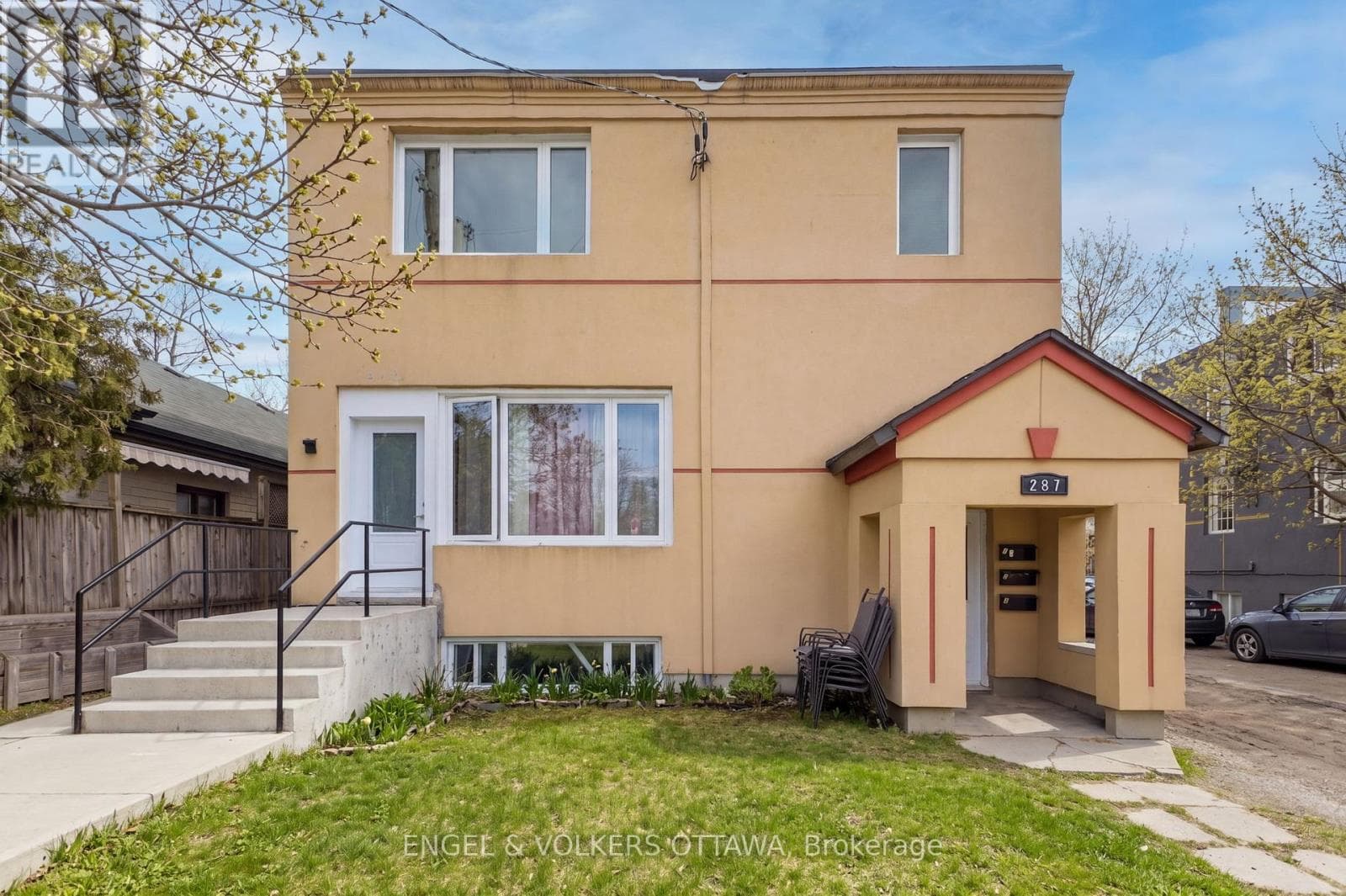 287 St Laurent Boulevard