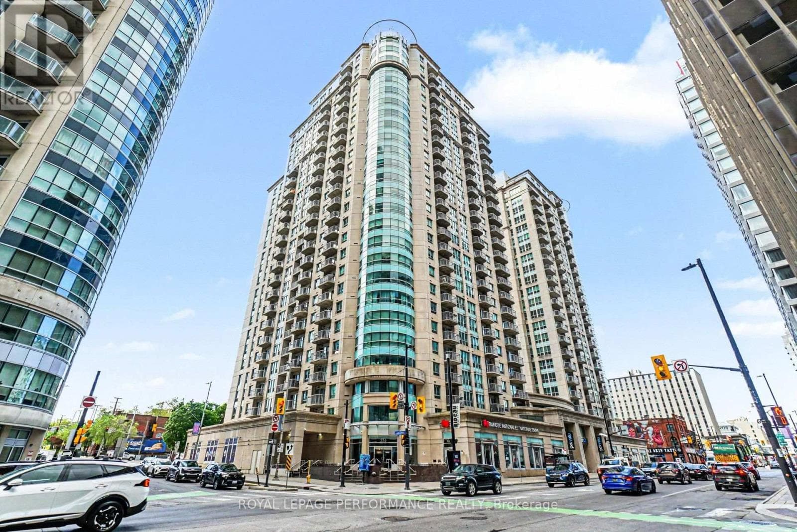 2205 - 234 Rideau Street