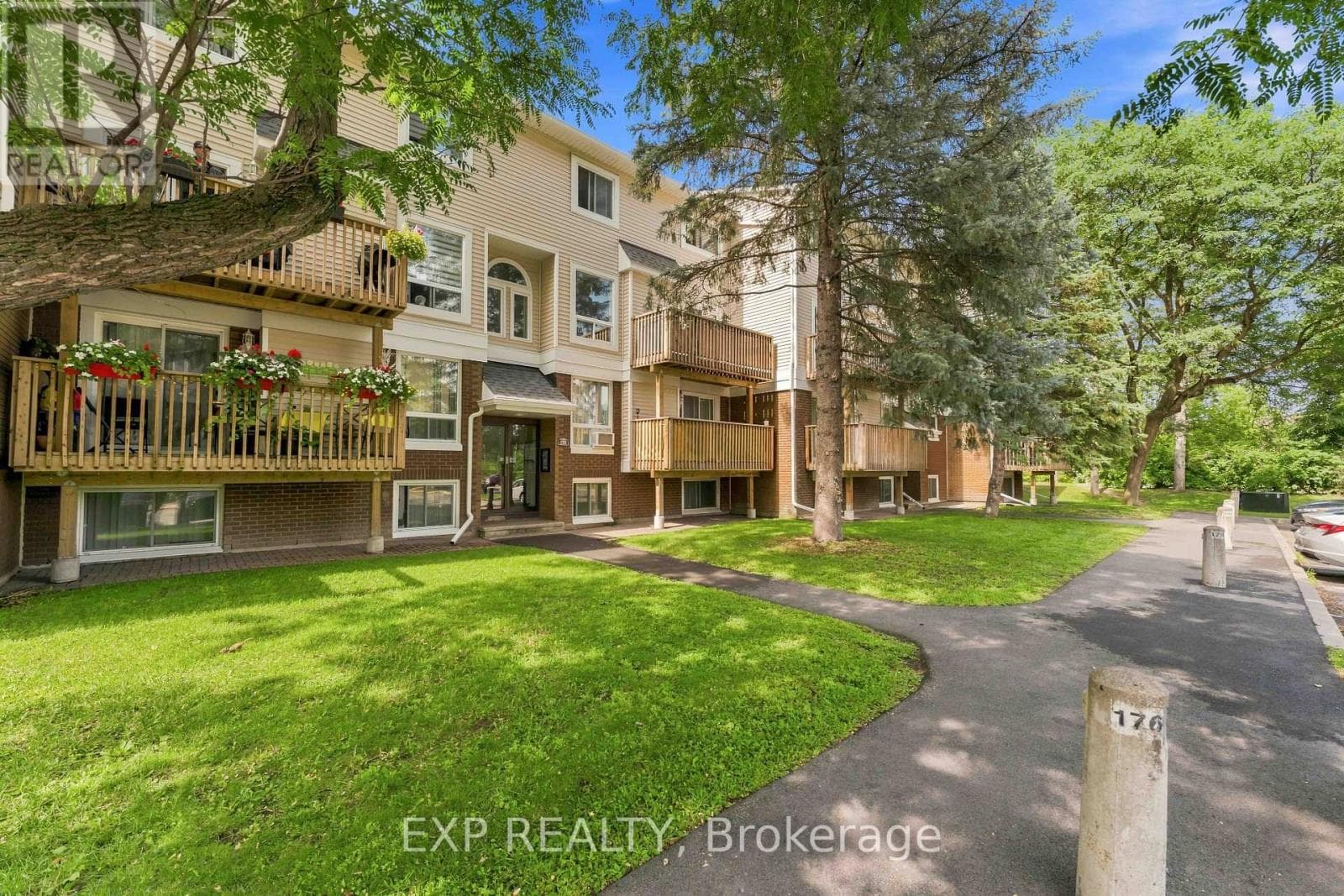 2 - 320 Fenerty Court