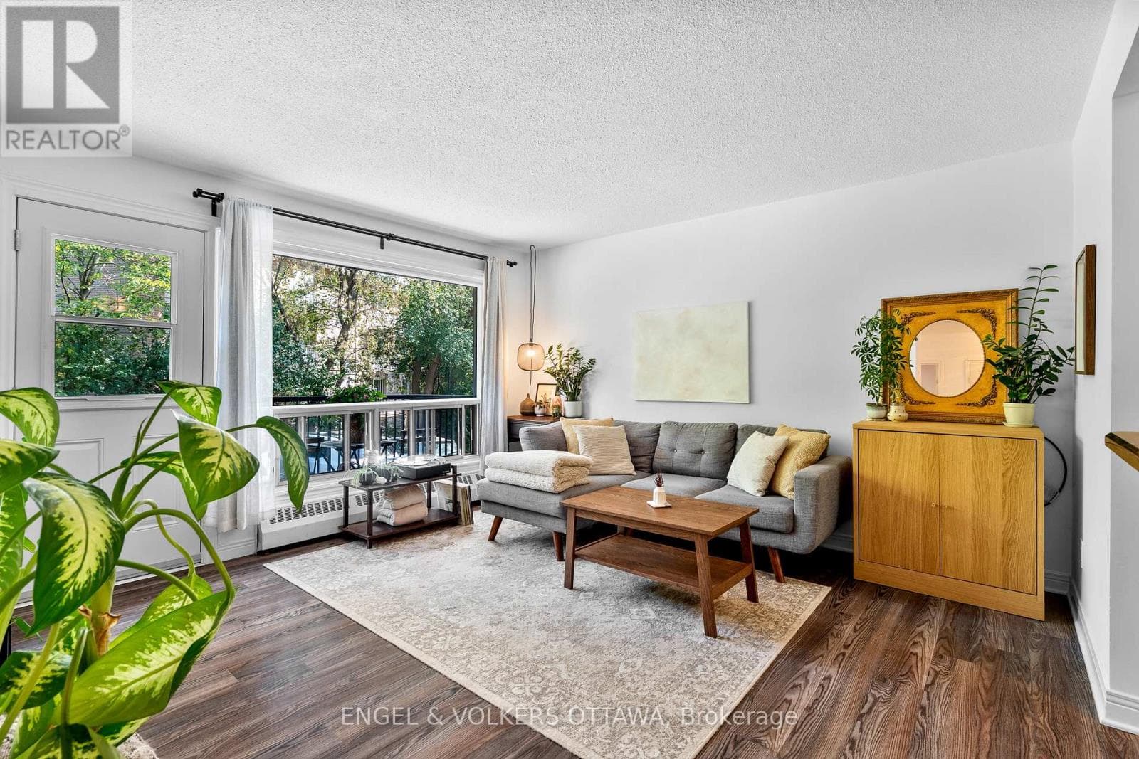 11 - 270 Beechwood Avenue