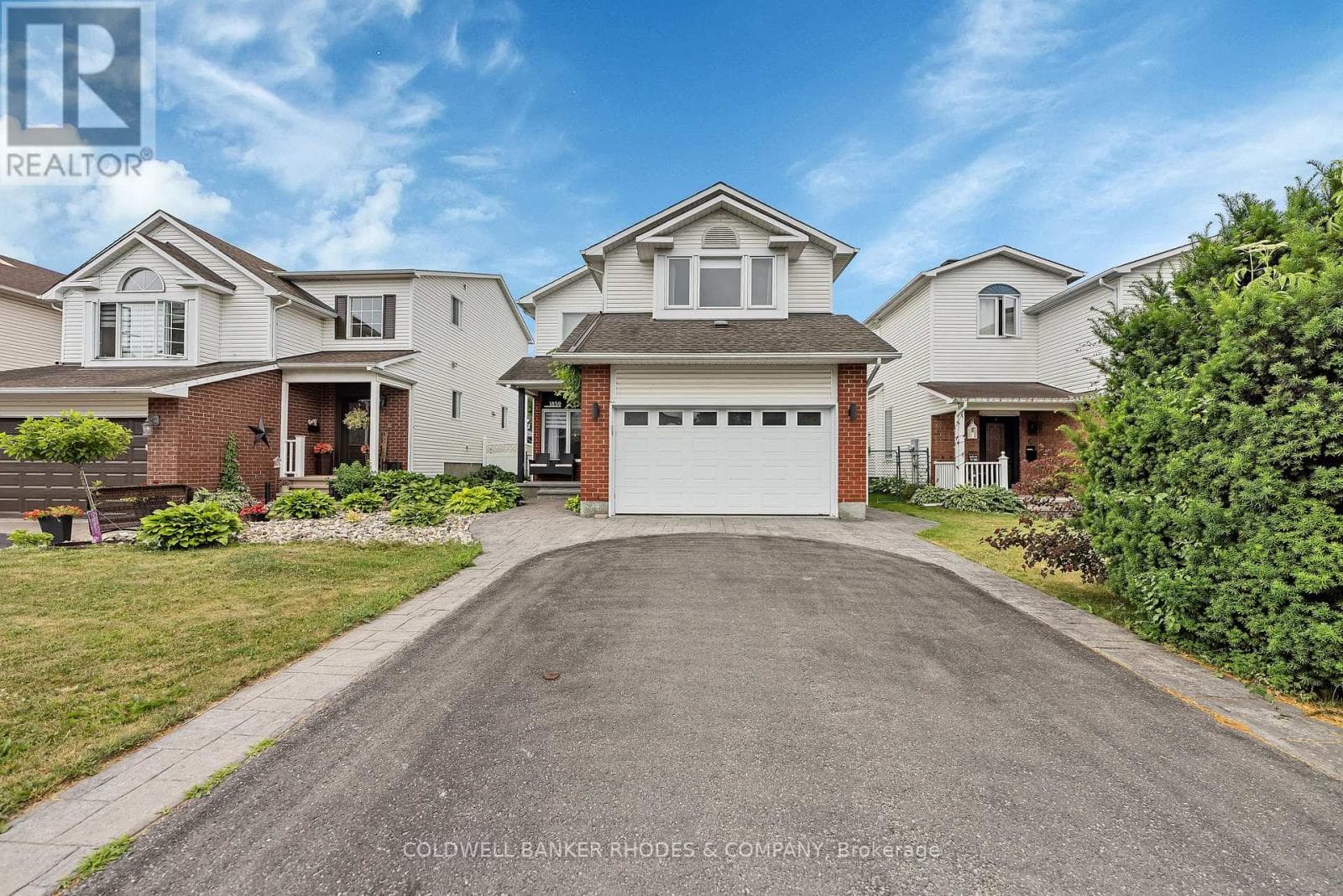 1859 Hennessy Crescent