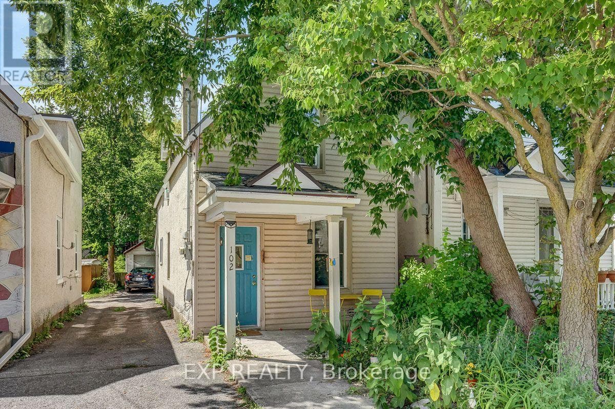 102 Lebreton Street N
