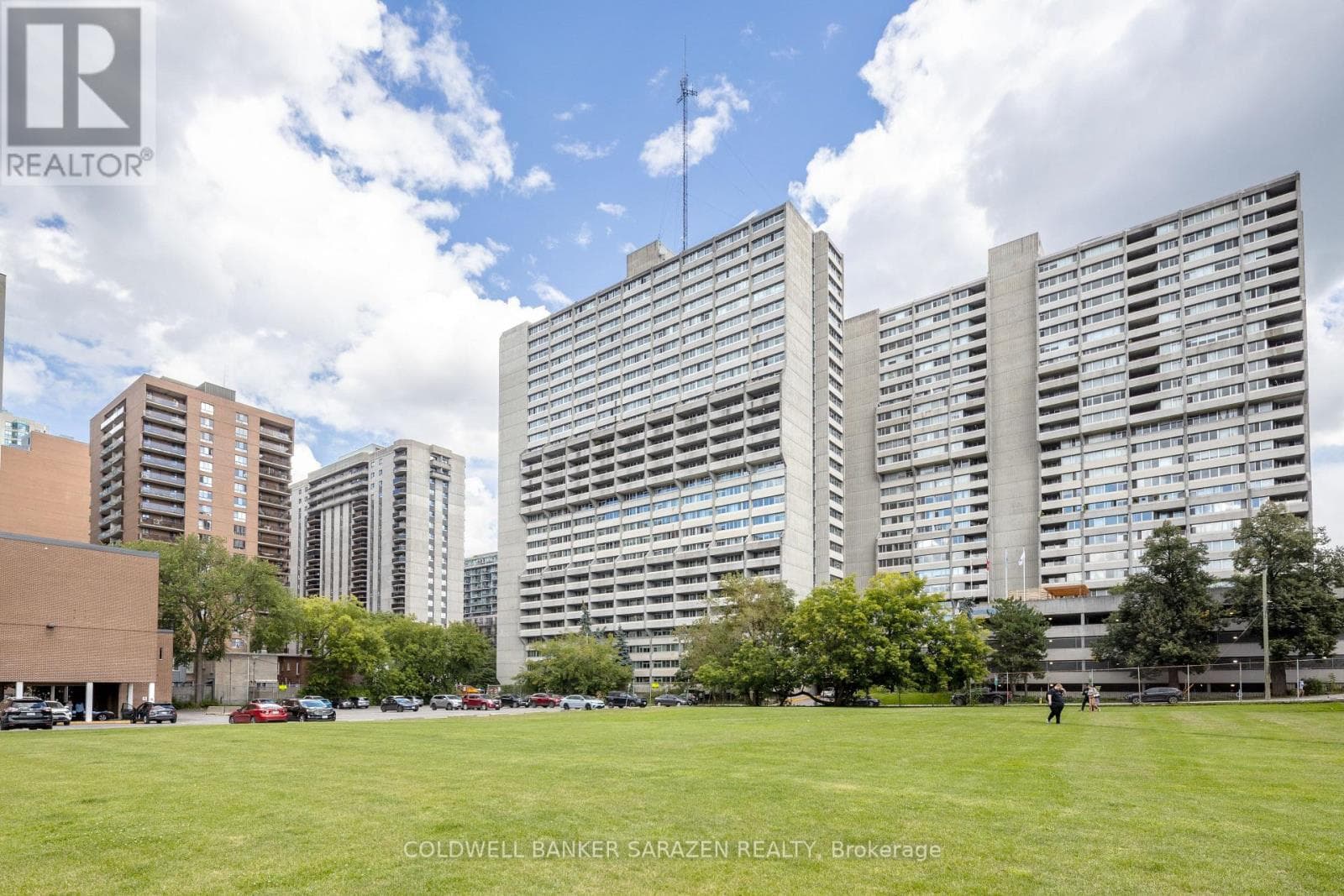 2706 - 500 Laurier Avenue W