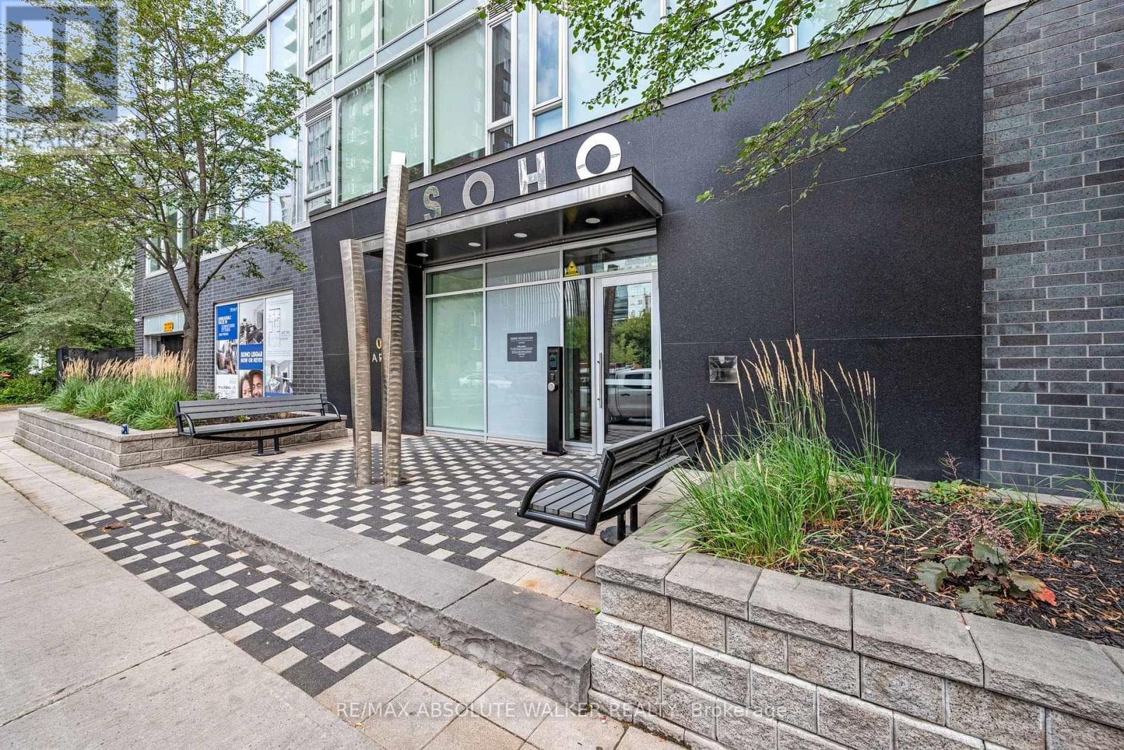 810 - 300 Lisgar Street