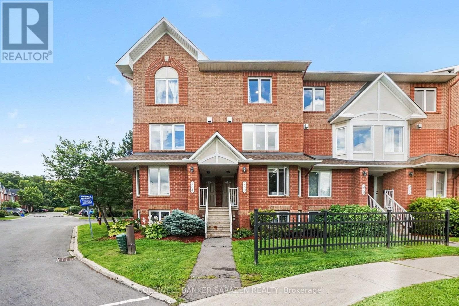 11 - 282 Cresthaven Drive