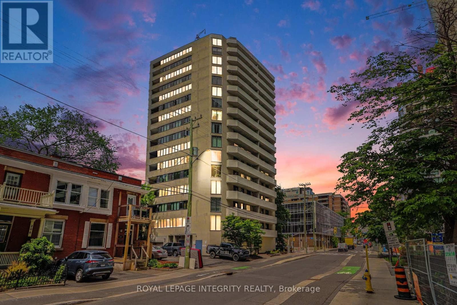 102 - 200 Bay Street S